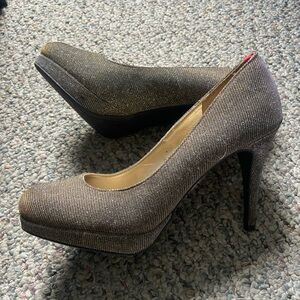 Sparkle platform pumps